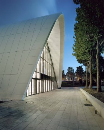 Evergreen campus reception pavilion by Arte Charpentier Architectes : Photo © LK Photographe