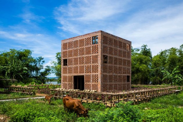 Terra Cotta Studio Landscape by Tropical Space : Photo credit © Hiroyuki Oki