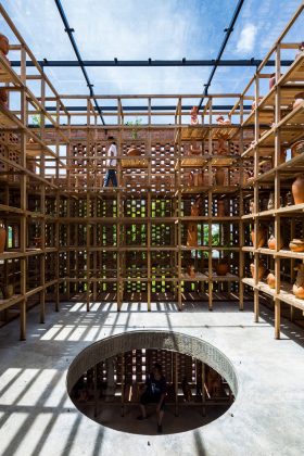 Terra Cotta Studio Upstairs Interior by Tropical Space : Photo credit © Hiroyuki Oki