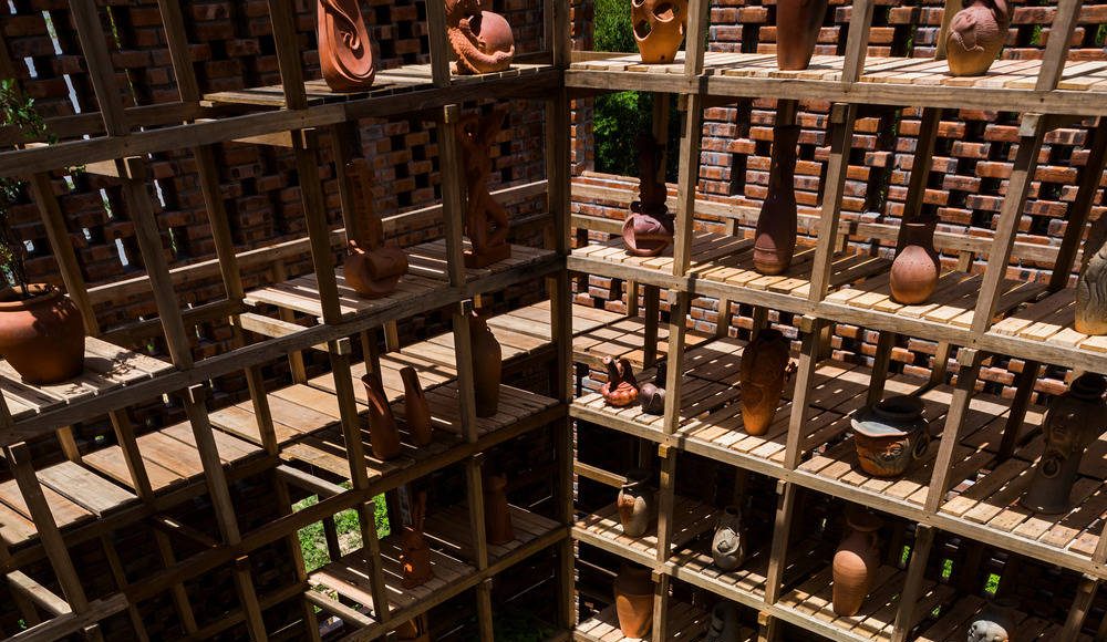 Terra Cotta Studio Interior by Tropical Space : Photo credit © Hiroyuki Oki