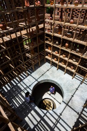 Terra Cotta Studio Interior by Tropical Space : Photo credit © Hiroyuki Oki