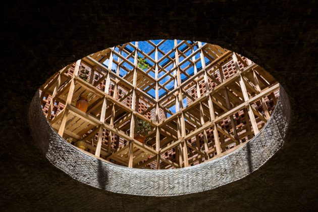 Terra Cotta Studio View through Void by Tropical Space : Photo credit © Hiroyuki Oki