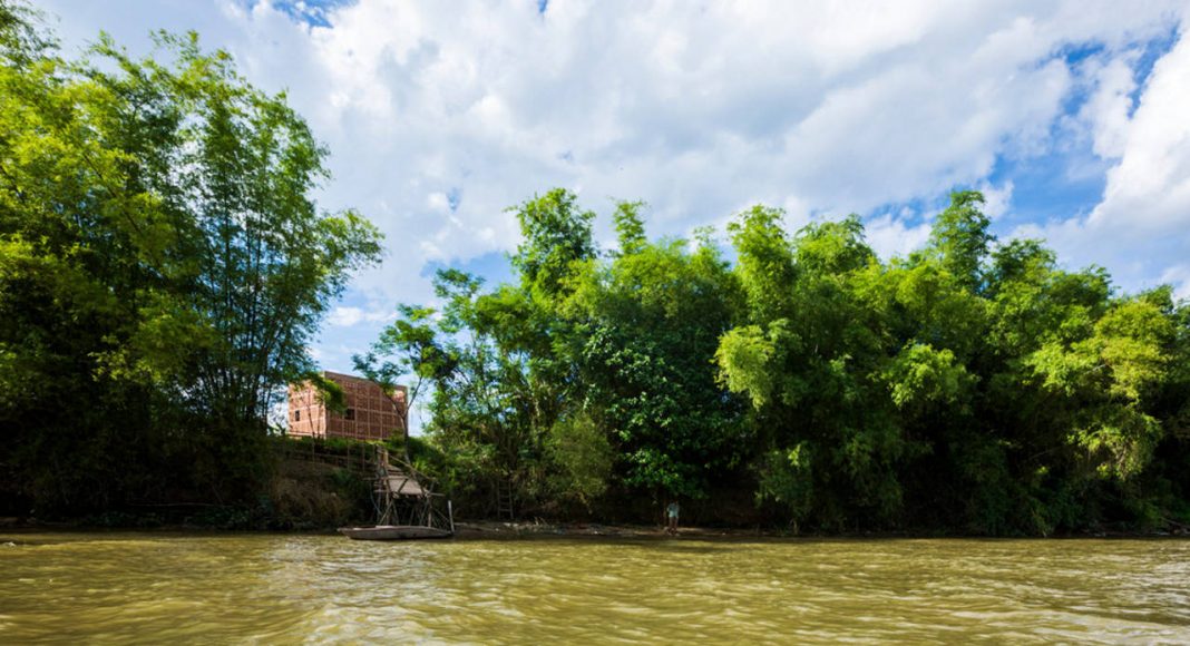 The studio is next to Thu Bon river : Photo credit © Hiroyuki Oki