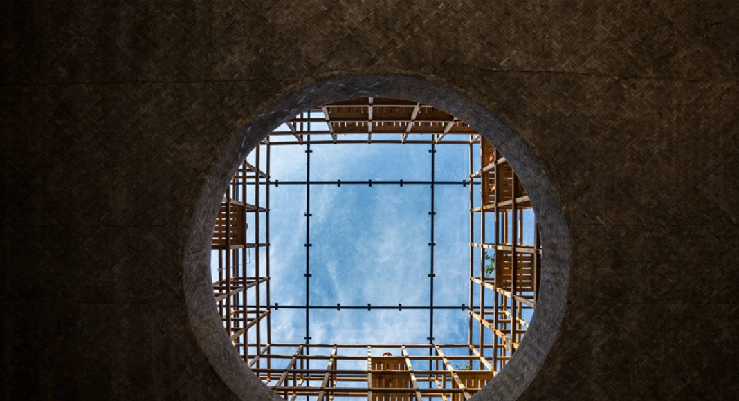 Terra Cotta Studio View through Void by Tropical Space : Photo credit © Hiroyuki Oki