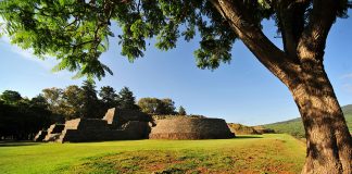 Zona Arqueológica de Tzintzuntzan, Michoacán : Foto © Héctor Montaño INAH