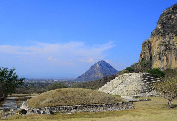 Zona Arqueológica de Chalcatzingo, Morelos : Foto © Héctor Montaño INAH