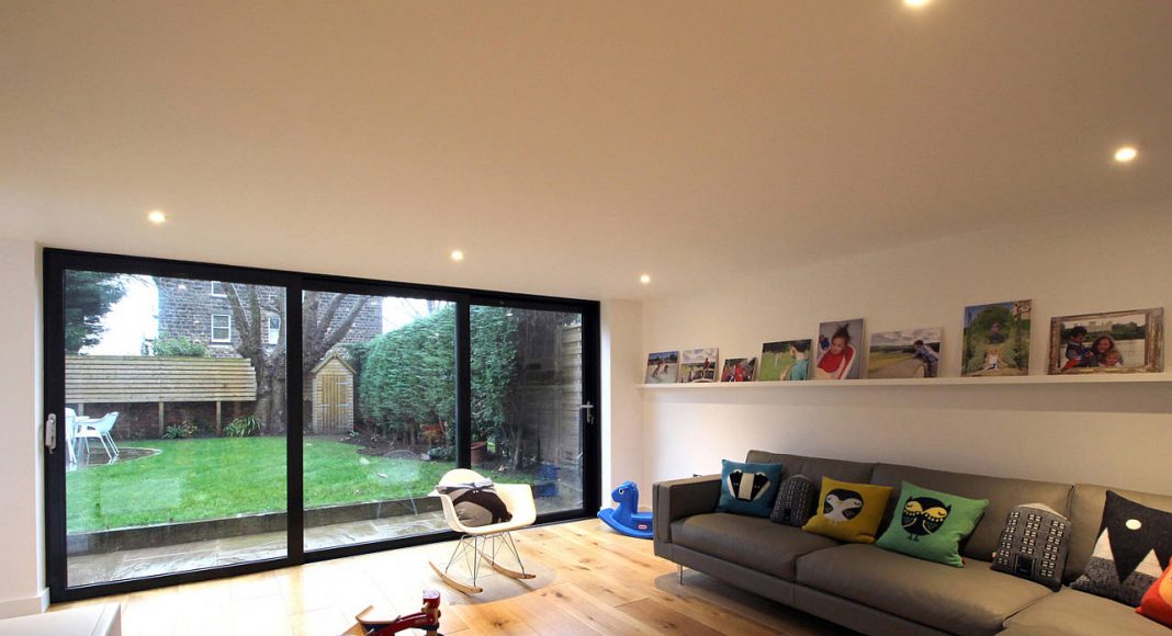 Contemporary Lean-to by Doma Architects in Harrogate, Yorkshire, England : Photo credit © Ruth Donnelly