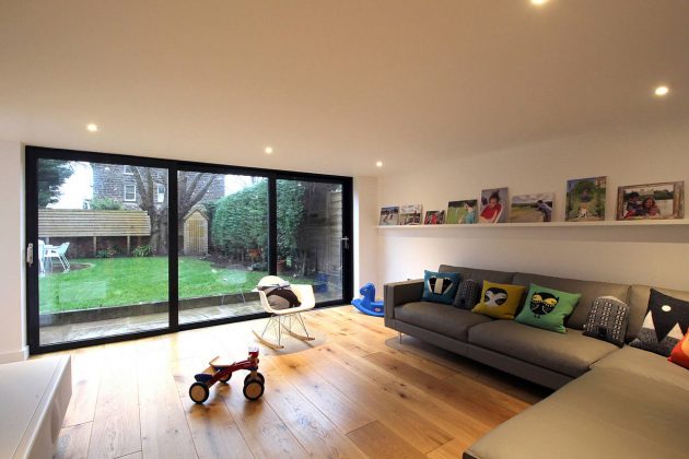 Contemporary Lean-to by Doma Architects in Harrogate, Yorkshire, England : Photo credit © Ruth Donnelly