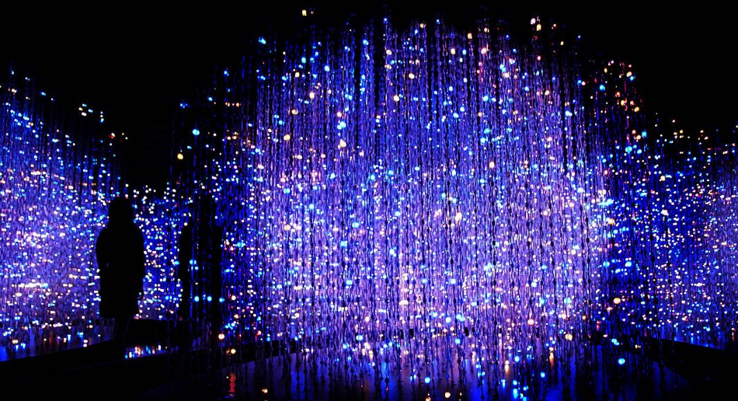 Crystal Universe Instalación Digital Interactiva by teamLab : Photo © teamLab Inc.