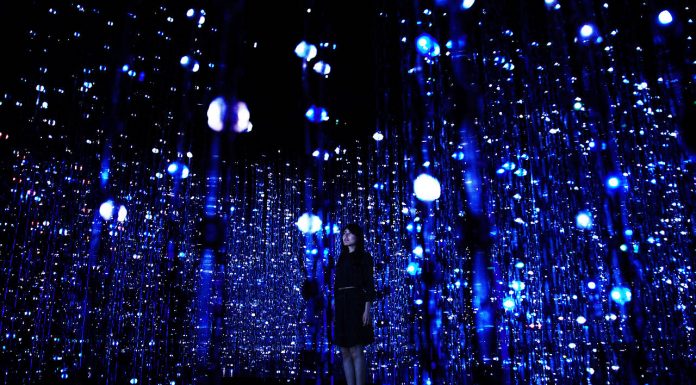 Crystal Universe Instalación Digital Interactiva by teamLab Crystal Universe Instalación Digital Interactiva by teamLab : Photo © teamLab Inc.