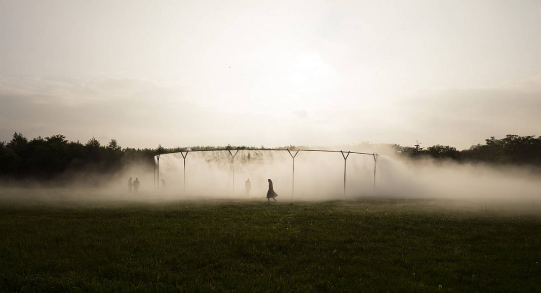 Olafur Eliasson. Fog Assembly, 2016. Steel, water, nozzles, pump system 45 m, ø 29m. Palace of Versailles, 2016. Photo: Anders Sune Berg. Couresty of the artist; neugerriemschneider, Barlin; Tanya Bonakdar Gallery, New York © Olafur Eliasson
