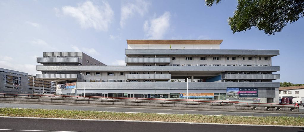 Puerta de Entrada. Bayona. Francia por Mateo Arquitectura - arquiRED