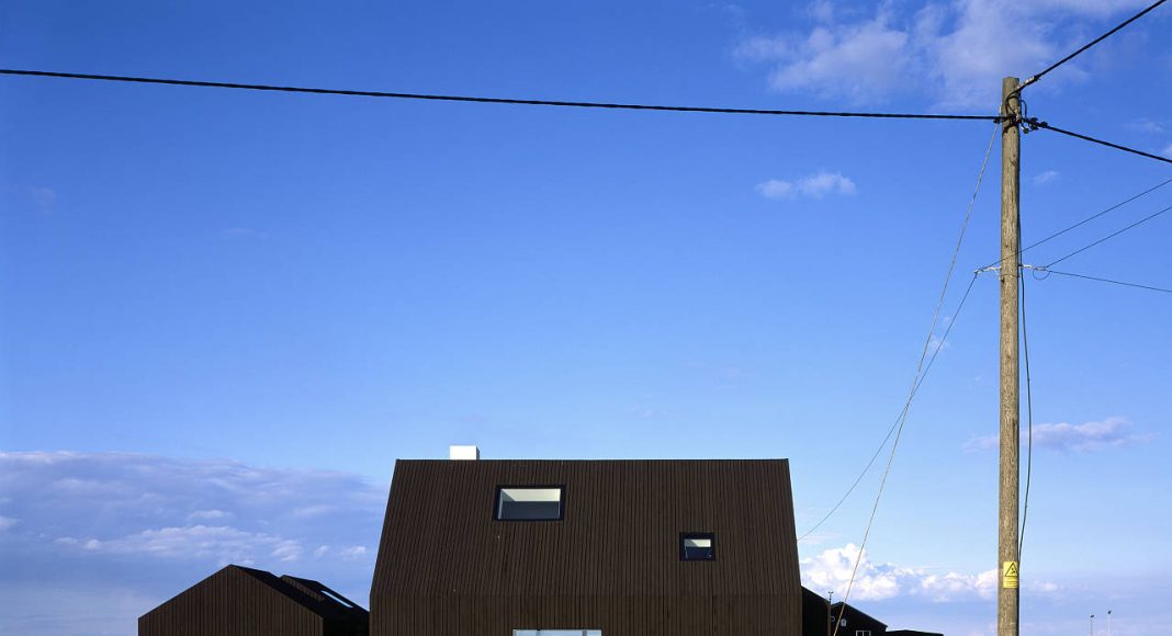 North Vat by Rodic Davidson Architects in Dungeness, Kent, England : Photo credit © Helene Binet