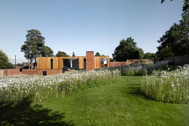 The Cheeran House by John Pardey Architects in Reading, Berkshire, England : Photo credit © James Morris