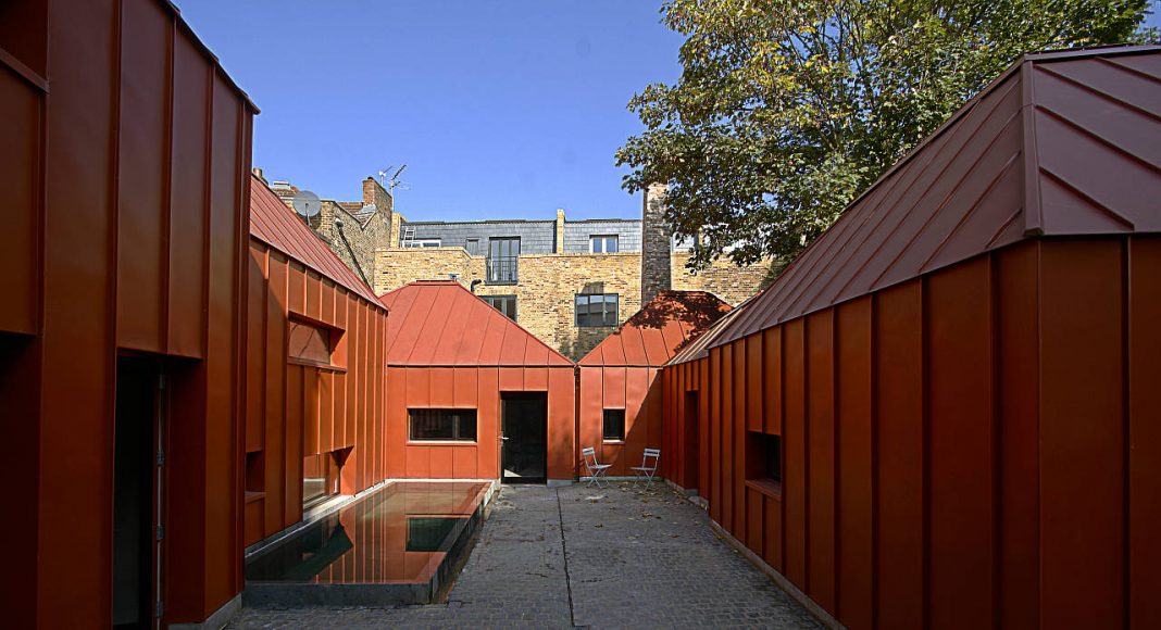 Tin House by Henning Stummel Architects in Shepherd's Bush, London, England : Photo credit © Luke Caulfield