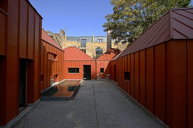 Tin House by Henning Stummel Architects in Shepherd's Bush, London, England : Photo credit © Luke Caulfield