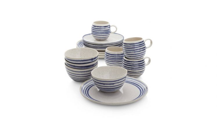 Lina 16 Pc Place setting : Photo © Crate & Barrel