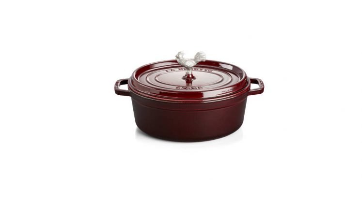 Staub 5p 75 Coqau Vin Cocotte Grenadine : Photo © Crate & Barrel