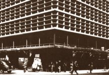 Fotografía cartel: tomada del Libro "La Arquitectura Mexicana del Siglo XX" - © Arq. José Villagrán, Estacionamiento Gante, 1951