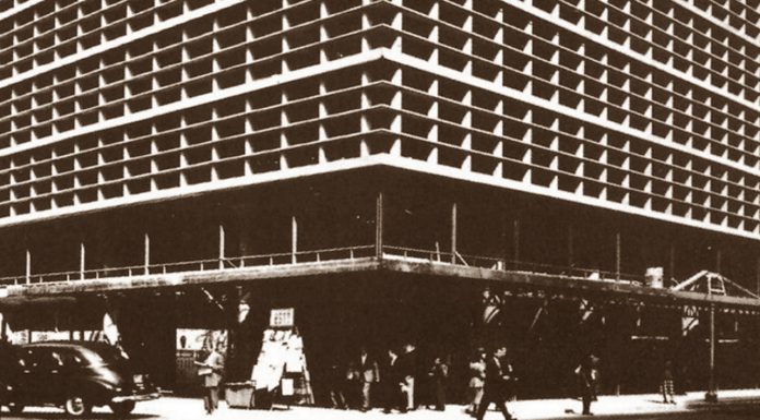 Fotografía cartel: tomada del Libro "La Arquitectura Mexicana del Siglo XX" - © Arq. José Villagrán, Estacionamiento Gante, 1951