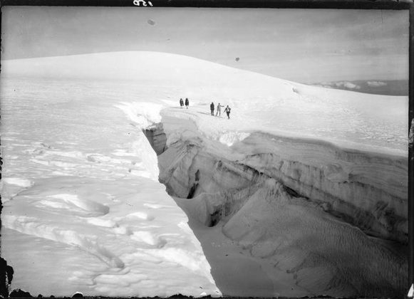 Alpinistas en el Iztaccihuátl. 1920 : Fotografía © INAH.SINAFO.FN