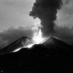 Erupción del Parícutin. R. García. 1943 : Fotografía © INAH.SINAFO.FN