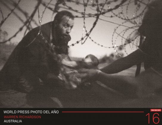 World Press Photo 16 Foto del Año : Photo © Warren Richardson / Australia