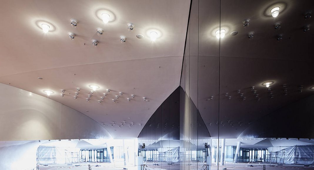 Elbphilharmonie Hamburg Plaza : Photo credit © Maxim Schulz, courtesy of Elbphilharmonie Hamburg