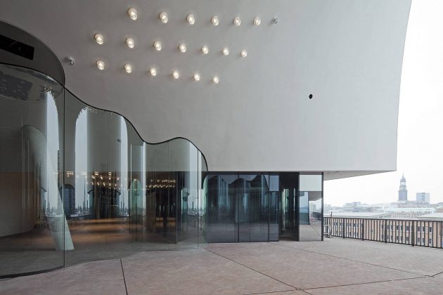 Elbphilharmonie Hamburg Plaza Windschott : Photo credit: © Oliver Heissner, courtesy of Elbphilharmonie Hamburg