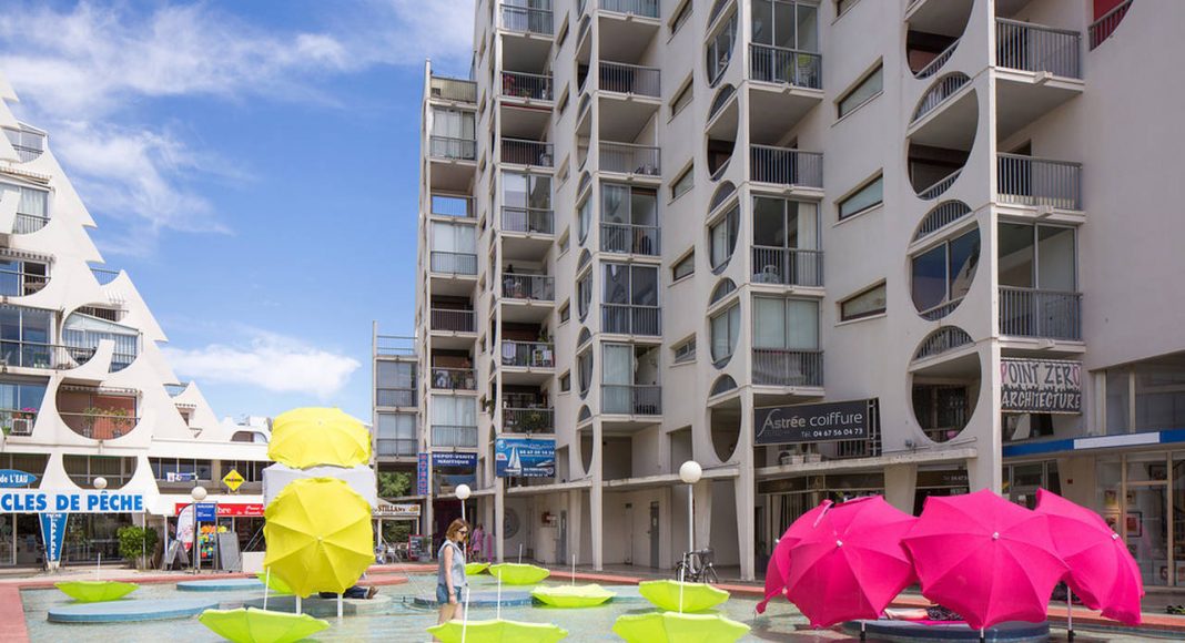 Where is my beach umbrella by M³ - Mathilde Guihaumé, Marion Salagnac et Magali Courias : Photo credit © Paul KOZLOWSKI © www.photoarchitecture.com