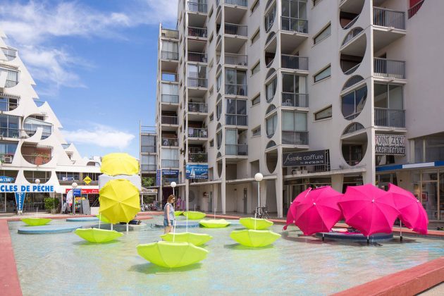 Where is my beach umbrella by M³ - Mathilde Guihaumé, Marion Salagnac et Magali Courias : Photo credit © Paul KOZLOWSKI © www.photoarchitecture.com