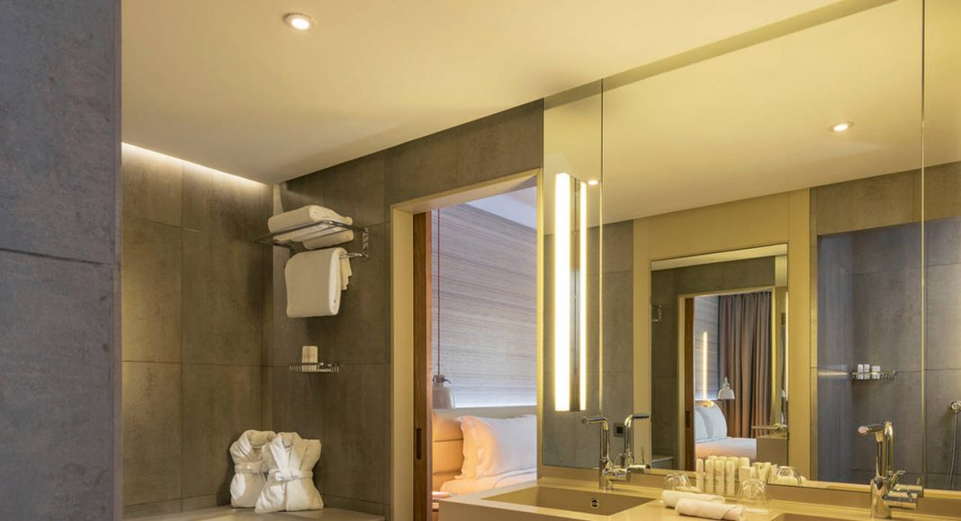 Radisson Blu Marrakech Junior Suite Bathroom : Photo credit © Atelier Pod