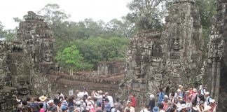 El templo de Angkor, Camboya, está siendo puesto bajo enorme presión por los turistas : Imagen cortesía de © Planet Asia