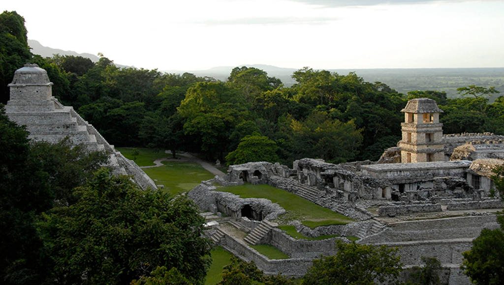 Zona Arqueológica de Palenque : Foto © Héctor Montaño INAH