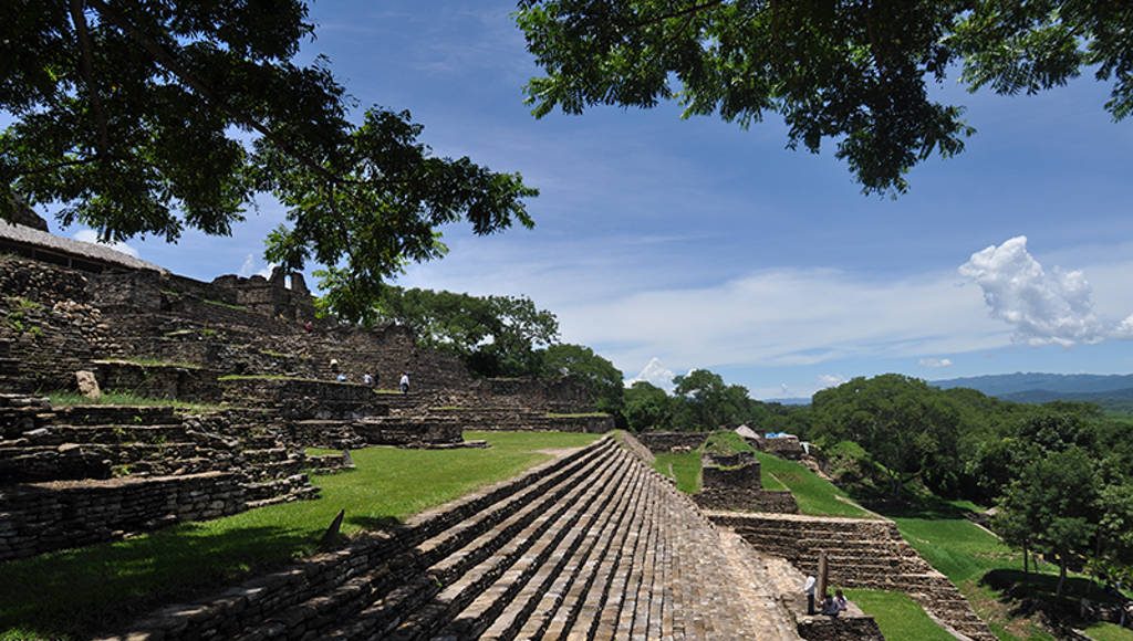 Zona Arqueológica de Toniná : Foto © Héctor Montaño INAH