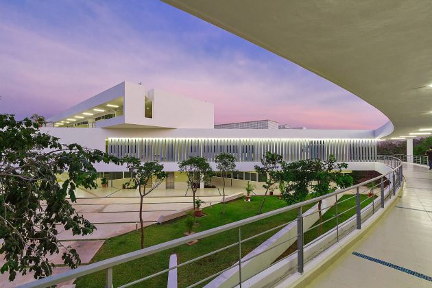 Facultad de Educación de la Universidad Autónoma de Yucatán, Mérida, Yucatán : Fotografía