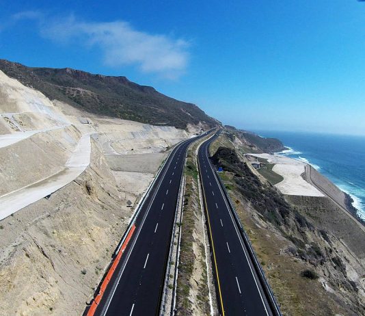 Restitución de Terraplén en Carretera Tijuana-Ensenada KM 93, Ensenada, Baja California : Fotografía cortesía de © Premio Obras Cemex