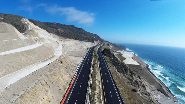 Restitución de Terraplén en Carretera Tijuana-Ensenada KM 93, Ensenada, Baja California : Fotografía cortesía de © Premio Obras Cemex