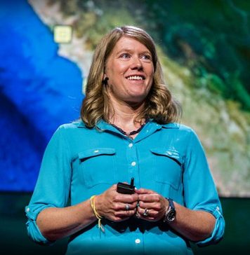 Sarah Parcak: Buscando civilizaciones perdidas en Perú — con satélites Sarah Parcak: Buscando civilizaciones perdidas en Perú — con satélites : Photo courtesy of © TED Conferences