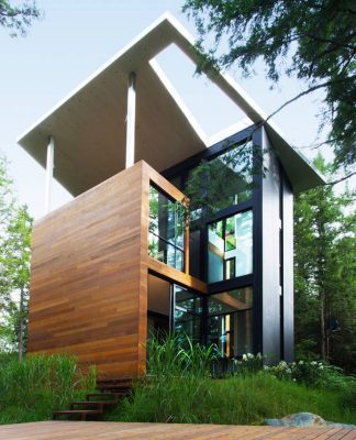 The house of sculptor Jarnuszkiewicz by YH2 Architecture : Photo credit © Francis Pelletier