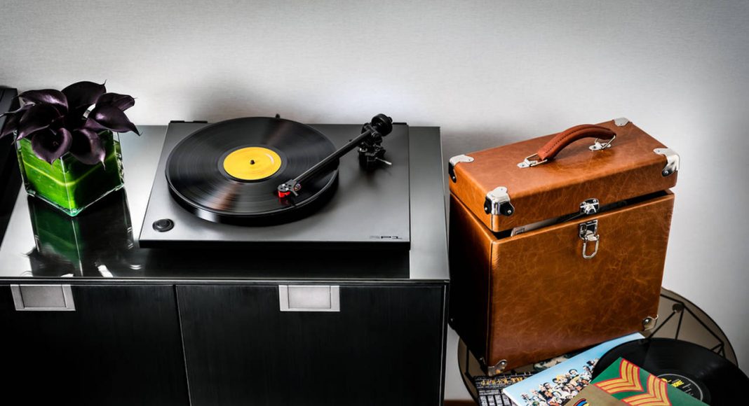 Fairmont Pacific Rim - Owner's Suite Vinyl Music Experience : Photo credit © Fairmont Pacific Rim