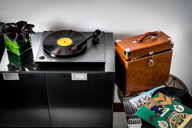 Fairmont Pacific Rim - Owner's Suite Vinyl Music Experience : Photo credit © Fairmont Pacific Rim