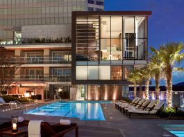 Fairmont Pacific Rim - Rooftop Pool : Photo credit © Fairmont Pacific Rim