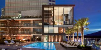 Fairmont Pacific Rim - Rooftop Pool : Photo credit © Fairmont Pacific Rim