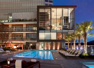 Fairmont Pacific Rim - Rooftop Pool : Photo credit © Fairmont Pacific Rim