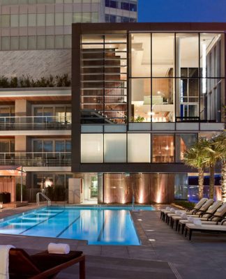 The Owner’s Suite Collection son Presentadas en el Fairmont Pacific Rim Fairmont Pacific Rim - Rooftop Pool : Photo credit © Fairmont Pacific Rim