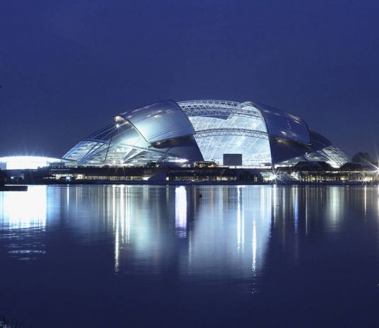 A key feature of the Singapore Sports Hub is the integration of retail restaurant and office space around the stadium. The seamless physical connectivity between these spaces ensures that the precinct is continually busy and active on event and non-event days : Photo credit © Franklin Kwan