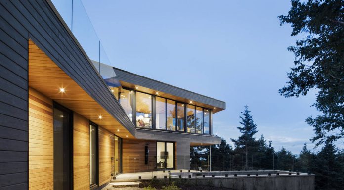 Altaïr House en Cap-à-l'Aigle, QC, Canadá by Bourgeois / Lechasseur Architects : Photo credit © Adrien Williams