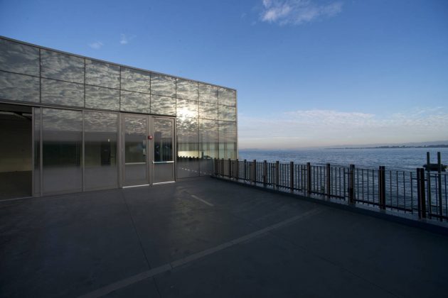 Exterior de la Galería Fisher Bay Observatory Gallery del Exploratorium y de la Terraza Fisher Bay Observatory : Image by Amy Snyder © Exploratorium, www.exploratorium.edu