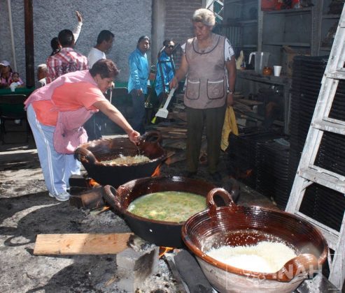 Alimentos para la fiesta patronal : Foto © INAH